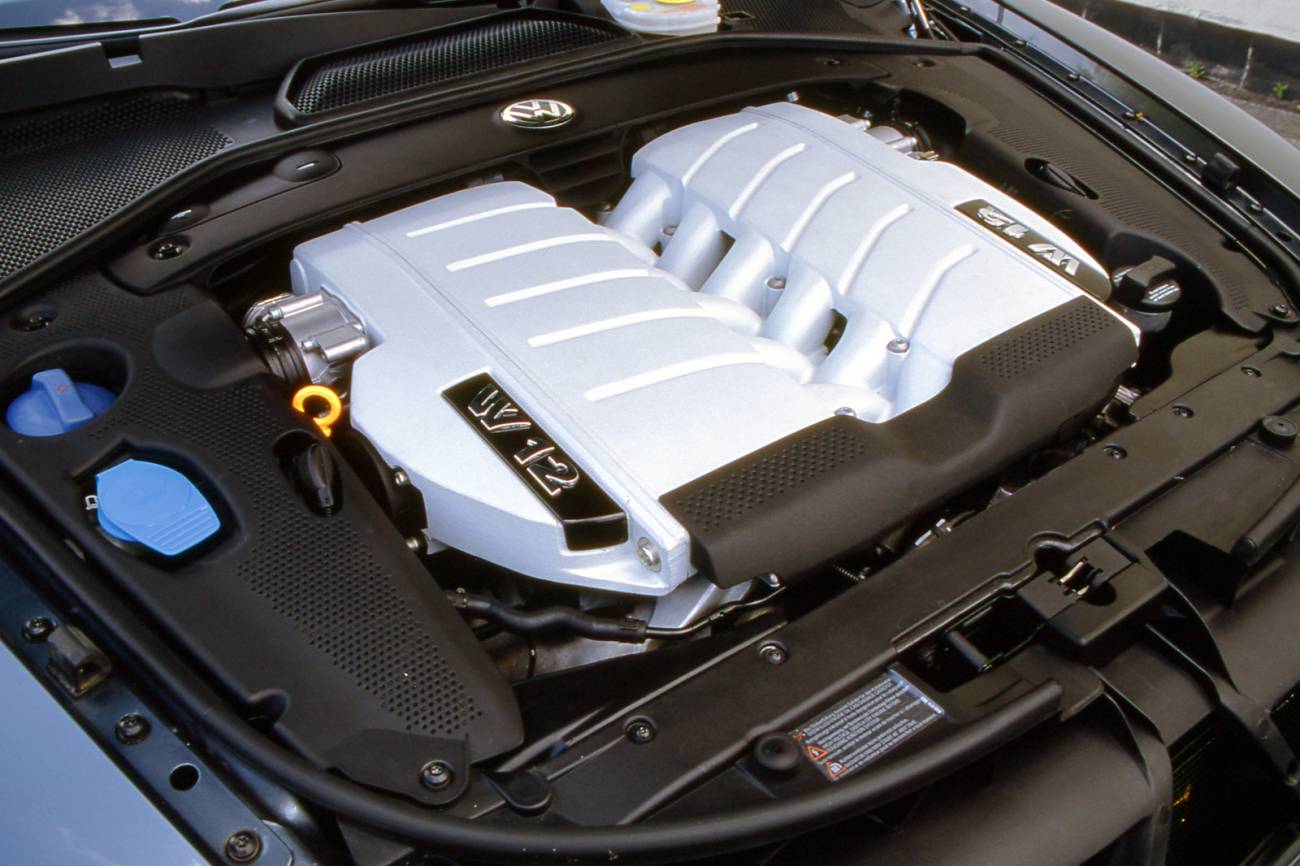 4-volkswagen-phaeton-w12-2003-engine-detail