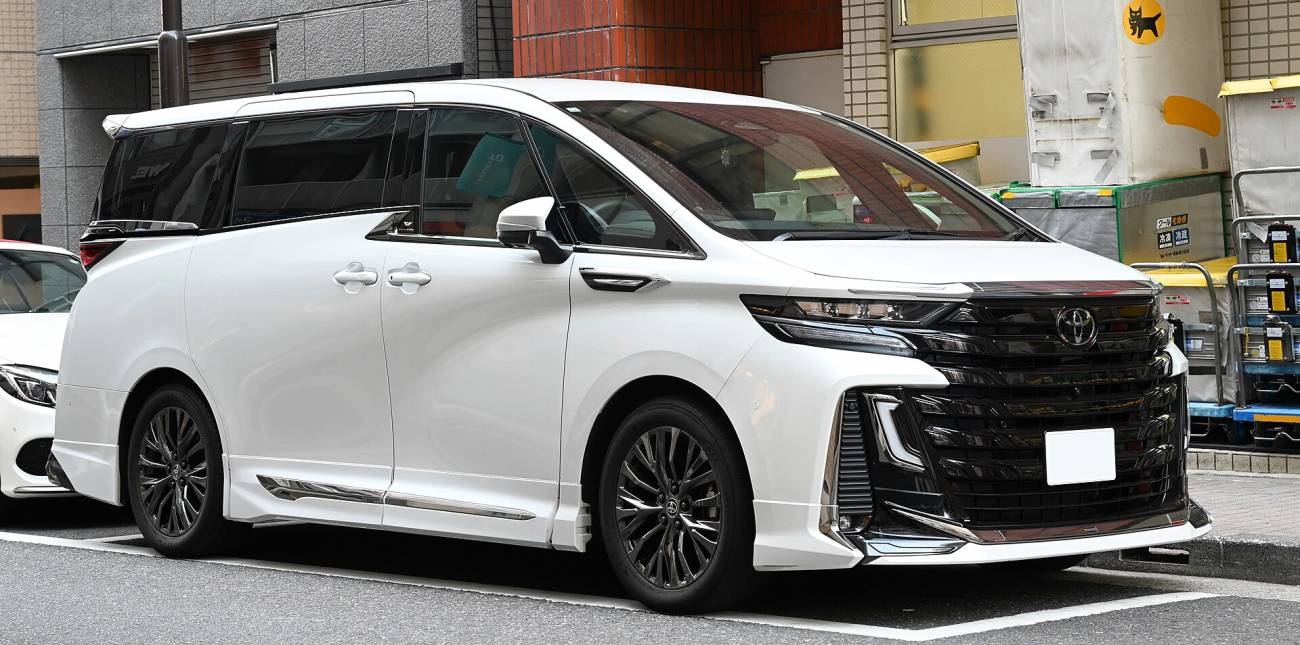 Toyota_Vellfire_Z_Premier