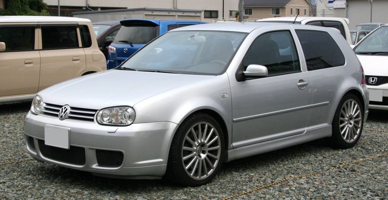Volkswagen_Golf_IV_R32