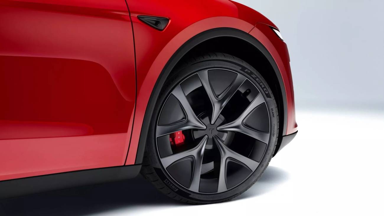 2026-Tesla-Model-Y-Performance-8-2048x1152